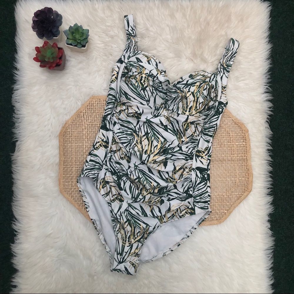 Nip Tuck One Piece Swimsuit Multi Fit Cup